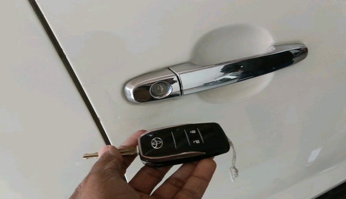 2013 Toyota Fortuner 3.0 4X4 MT, Diesel, Manual, 1,67,612 km, interior