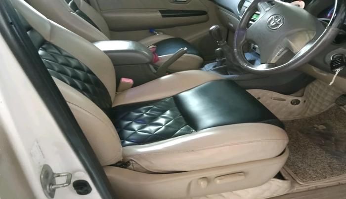 2013 Toyota Fortuner 3.0 4X4 MT, Diesel, Manual, 1,67,612 km, interior