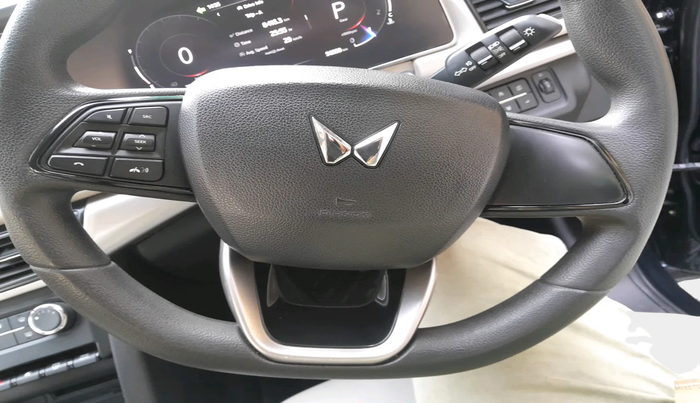 2022 Mahindra XUV700 AX 5 D AT 5 STR, Diesel, Automatic, 56,559 km, interior