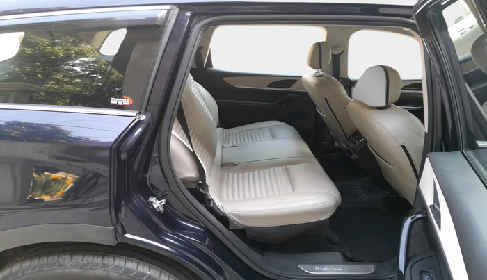 2022 Mahindra XUV700 AX 5 D AT 5 STR, Diesel, Automatic, 56,559 km, interior