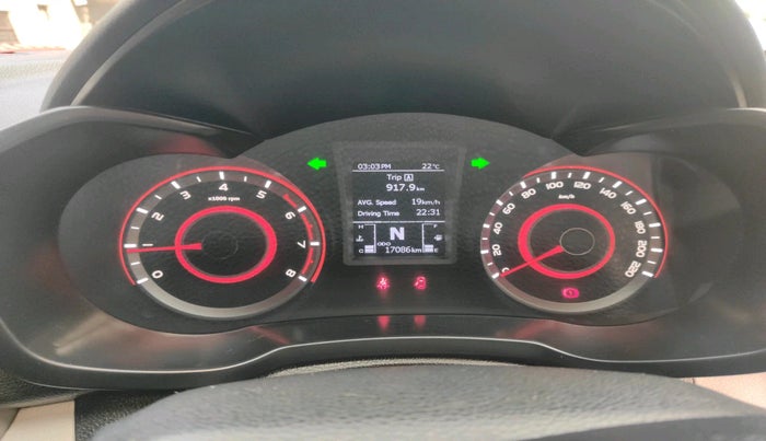 2022 Mahindra XUV300 W8 1.2 PETROL, Petrol, Manual, 17,086 km, interior