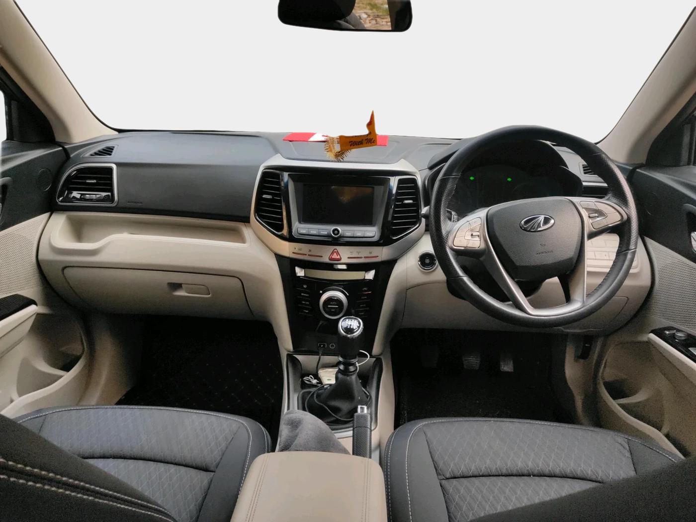 2022 Mahindra XUV300 W8 1.2 PETROL, Petrol, Manual, 17,086 km, interior