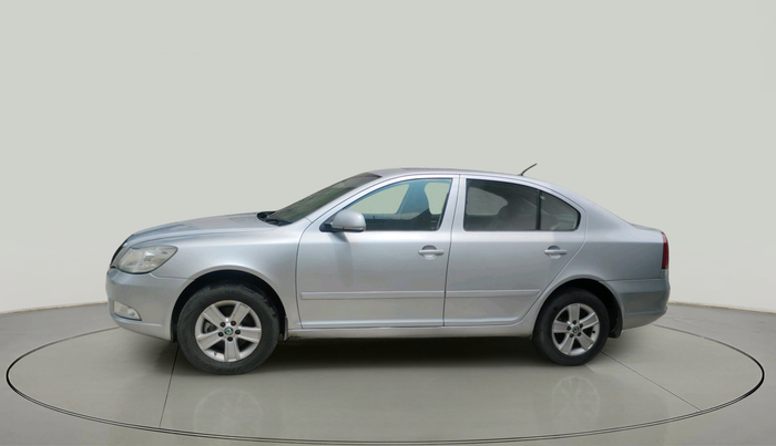 2012 Skoda Laura AMBIENTE 2.0 TDI CR MT, Diesel, Manual, 93,612 km, exterior