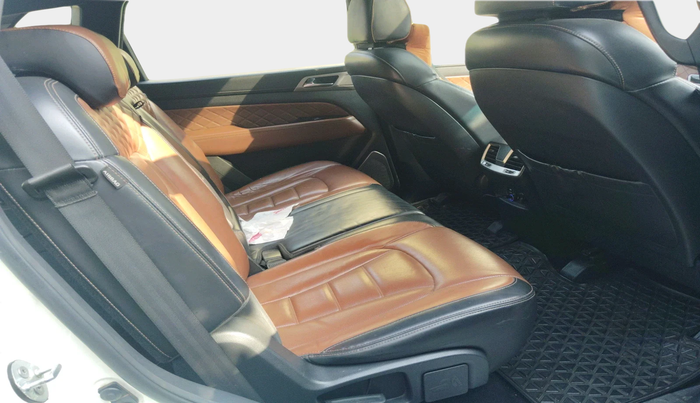 2019 Mahindra ALTURAS G4 4WD AT, Diesel, Automatic, 1,61,315 km, interior