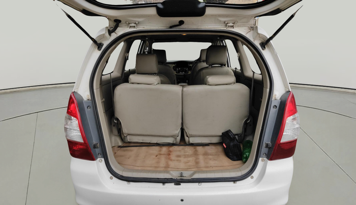 2011 Toyota Innova G1 2.5, Diesel, Manual, 2,53,780 km, exterior