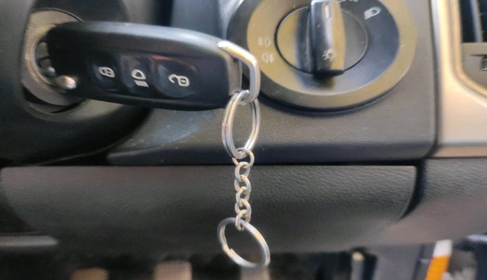 2017 Tata Hexa XM 4X2 7 STR, Diesel, Manual, 1,06,622 km, interior