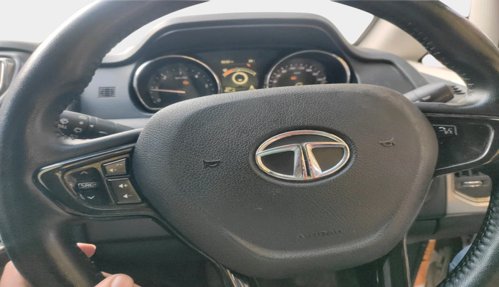 2017 Tata Hexa XM 4X2 7 STR, Diesel, Manual, 1,06,622 km, interior