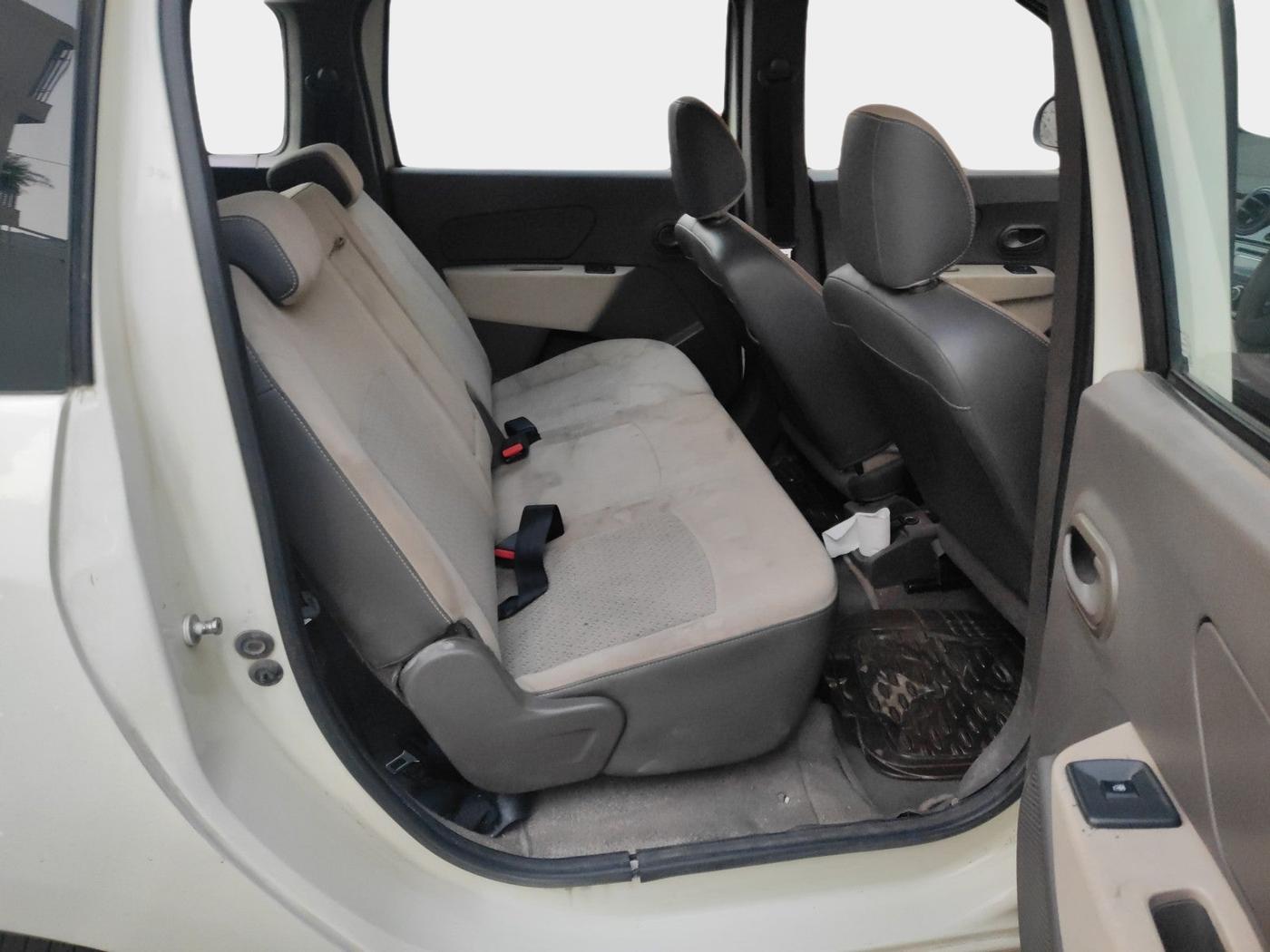 2015 Renault Lodgy 85 PS RXL, Diesel, Manual, 1,84,371 km, interior