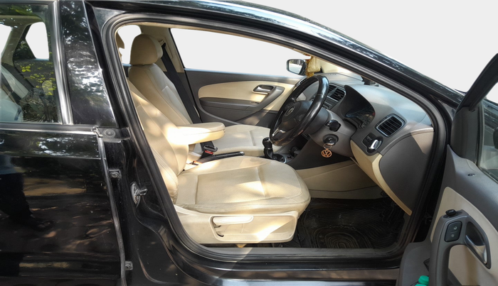 2013 Volkswagen Vento HIGHLINE 1.6 MPI, Petrol, Manual, 60,514 km, interior