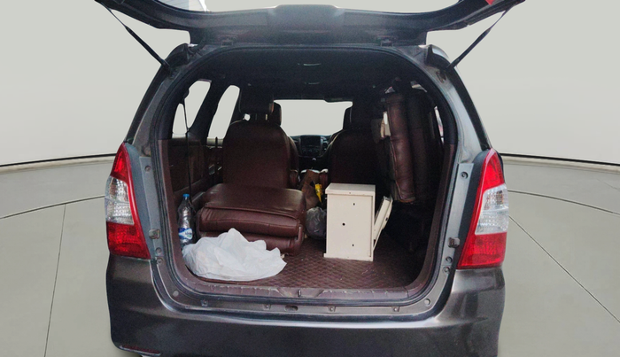 2012 Toyota Innova 2.5 GX 7 STR, Diesel, Manual, 1,44,547 km, exterior