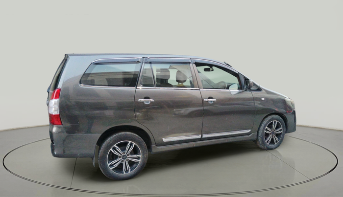 2012 Toyota Innova 2.5 GX 7 STR, Diesel, Manual, 1,44,547 km, exterior