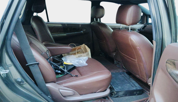 2012 Toyota Innova 2.5 GX 7 STR, Diesel, Manual, 1,44,547 km, interior