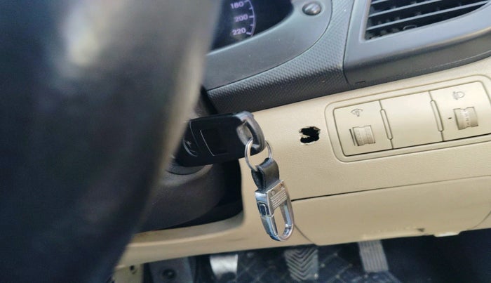 2011 Hyundai Verna FLUIDIC 1.6 VTVT SX, Petrol, Manual, 74,777 km, interior