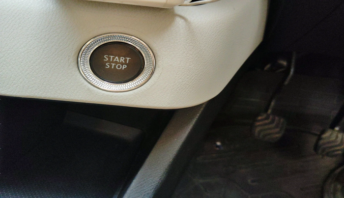 2022 Nissan MAGNITE XV MT, Petrol, Manual, 37,319 km, interior