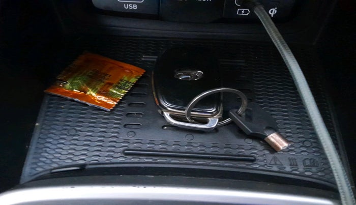 2022 Hyundai VENUE SX 1.2 PETROL, Petrol, Manual, 33,978 km, interior