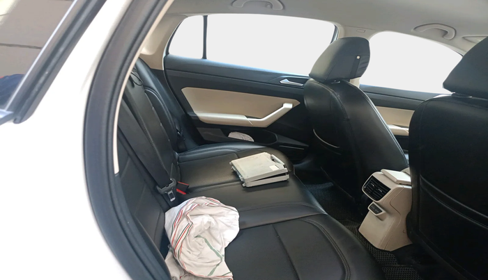 2023 Volkswagen VIRTUS HIGHLINE TSI 1.0 AT, Petrol, Automatic, 26,244 km, interior