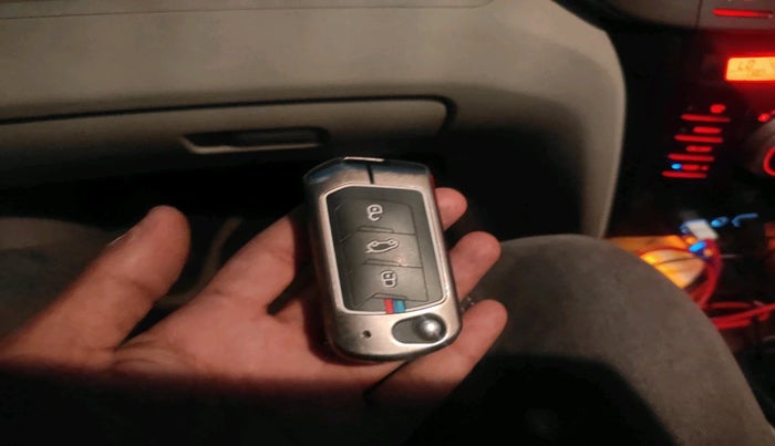 2022 Mahindra XUV300 W8 (O) 1.5 DIESEL, Diesel, Manual, 21,485 km, interior