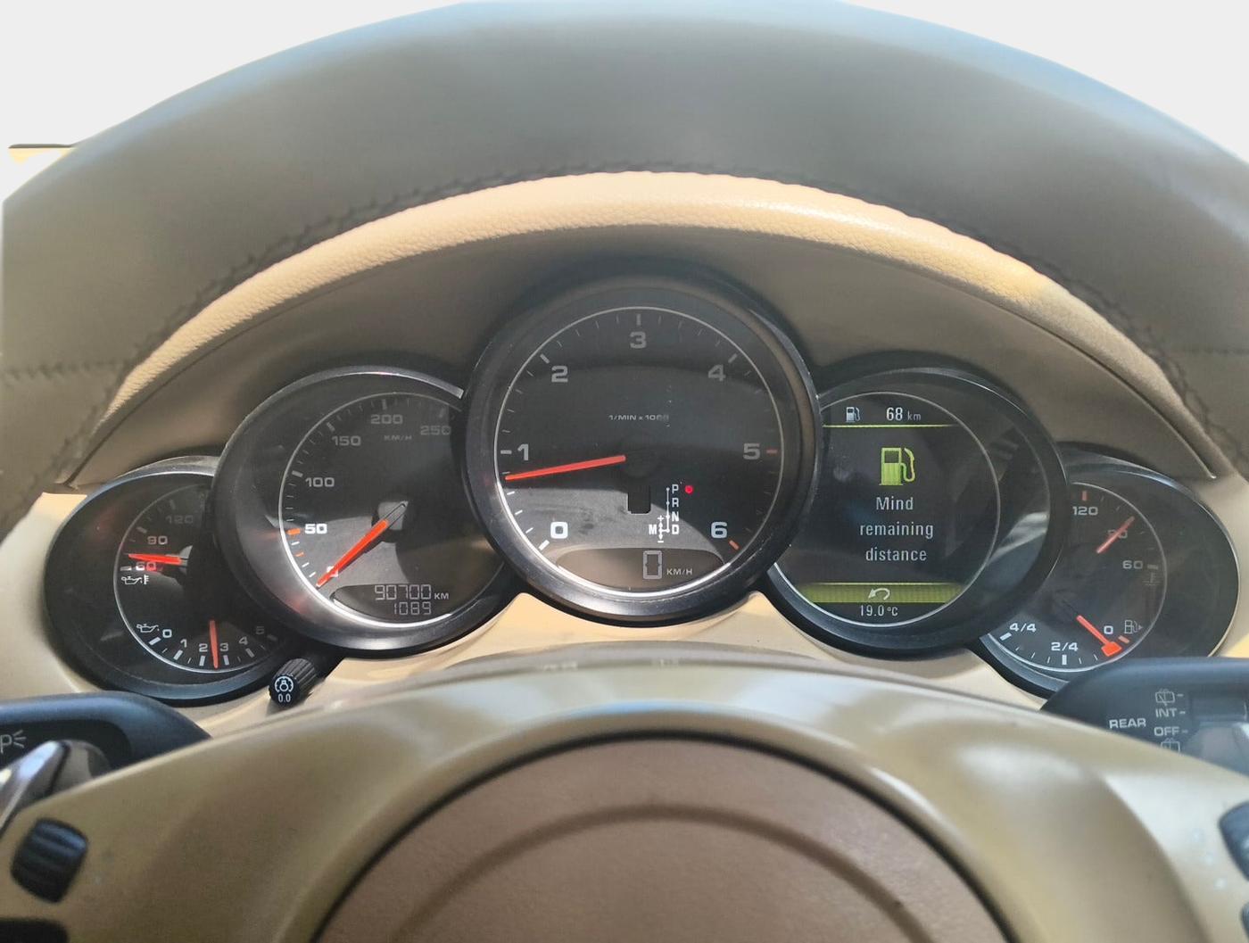 2012 Porsche Cayenne DIESEL, Diesel, Automatic, 90,700 km, interior