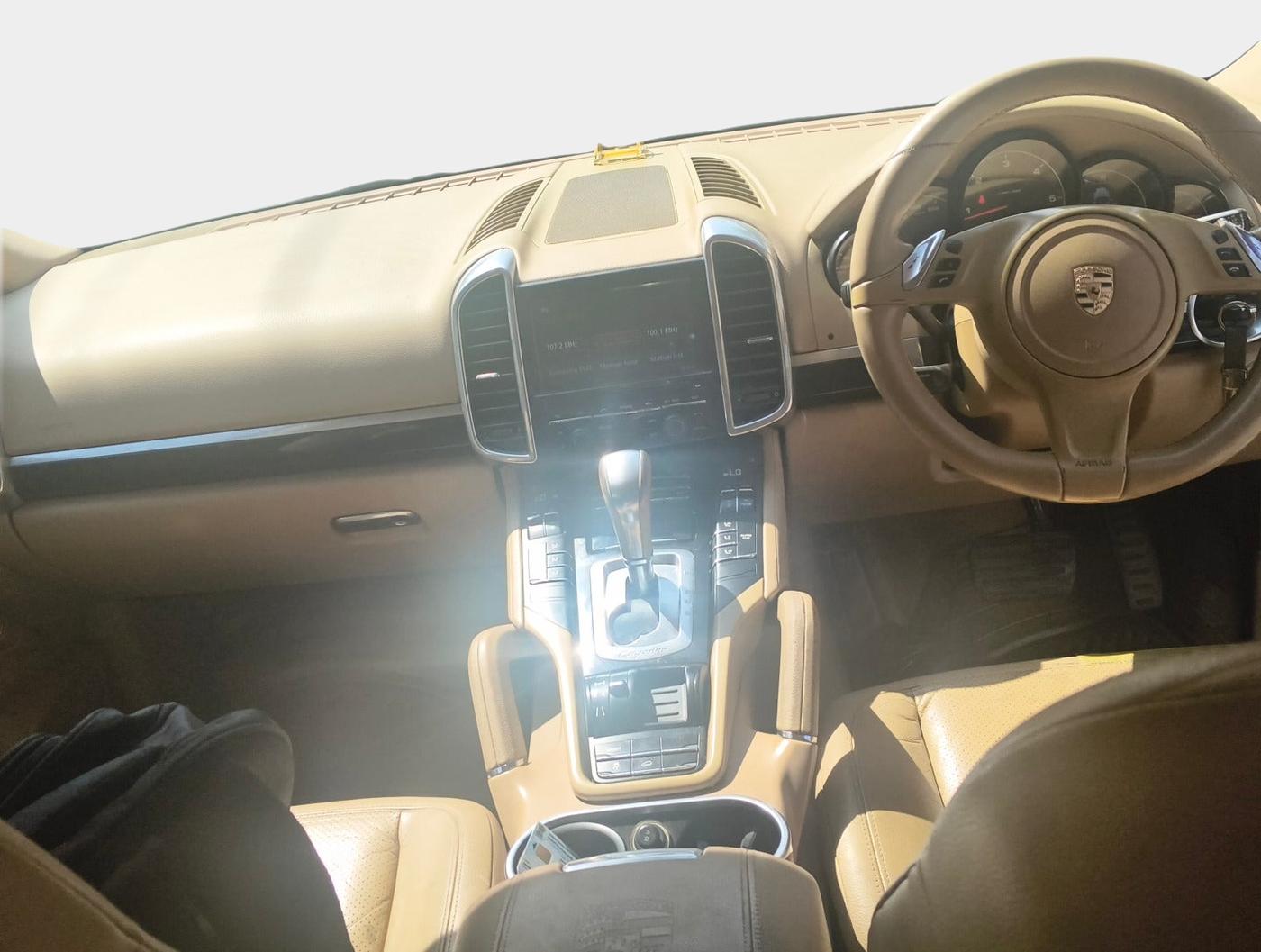 2012 Porsche Cayenne DIESEL, Diesel, Automatic, 90,700 km, interior