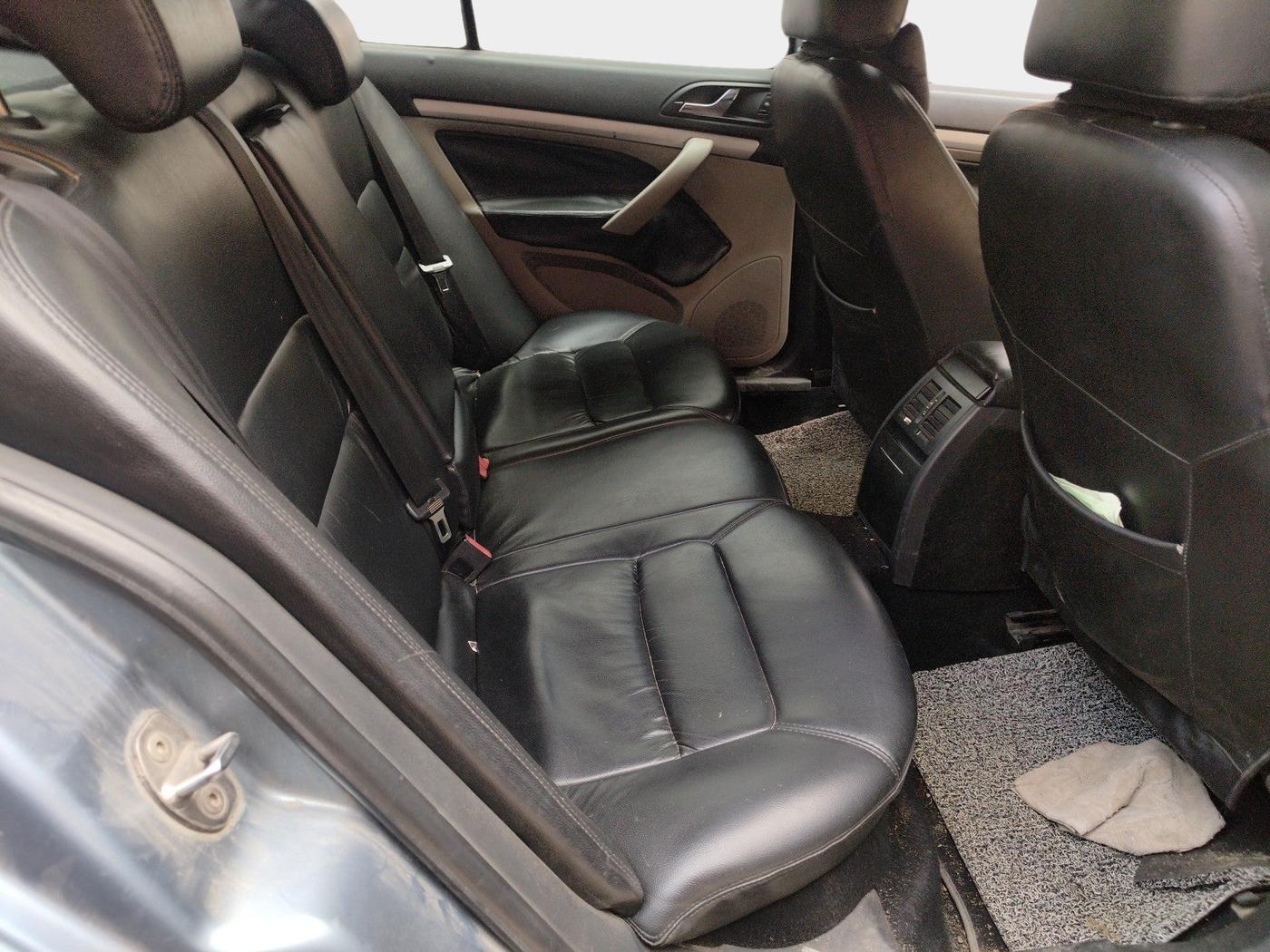 2009 Skoda Laura AMBIENTE 1.9 TDI MT, Diesel, Manual, 1,98,709 km, interior