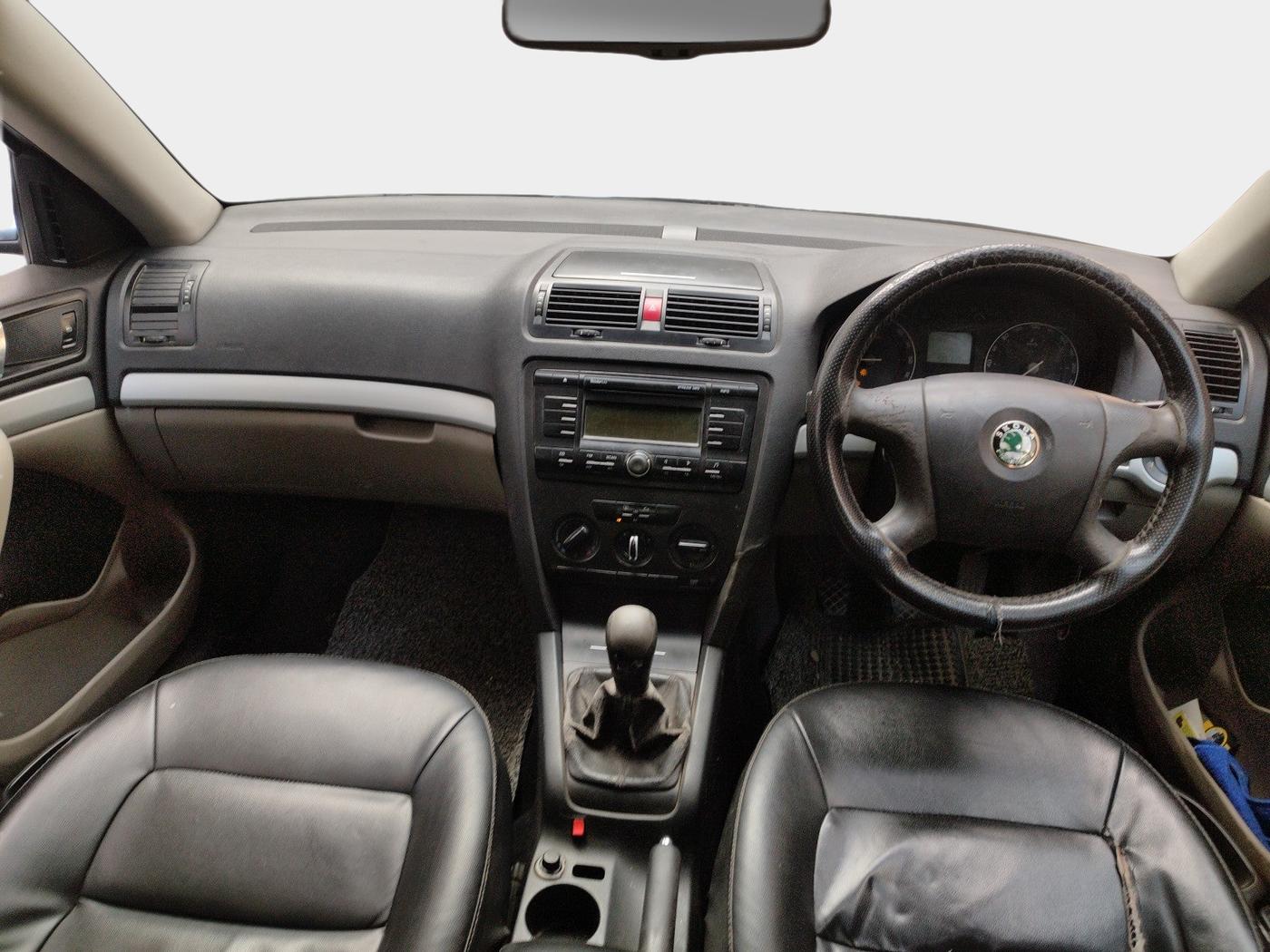 2009 Skoda Laura AMBIENTE 1.9 TDI MT, Diesel, Manual, 1,98,709 km, interior