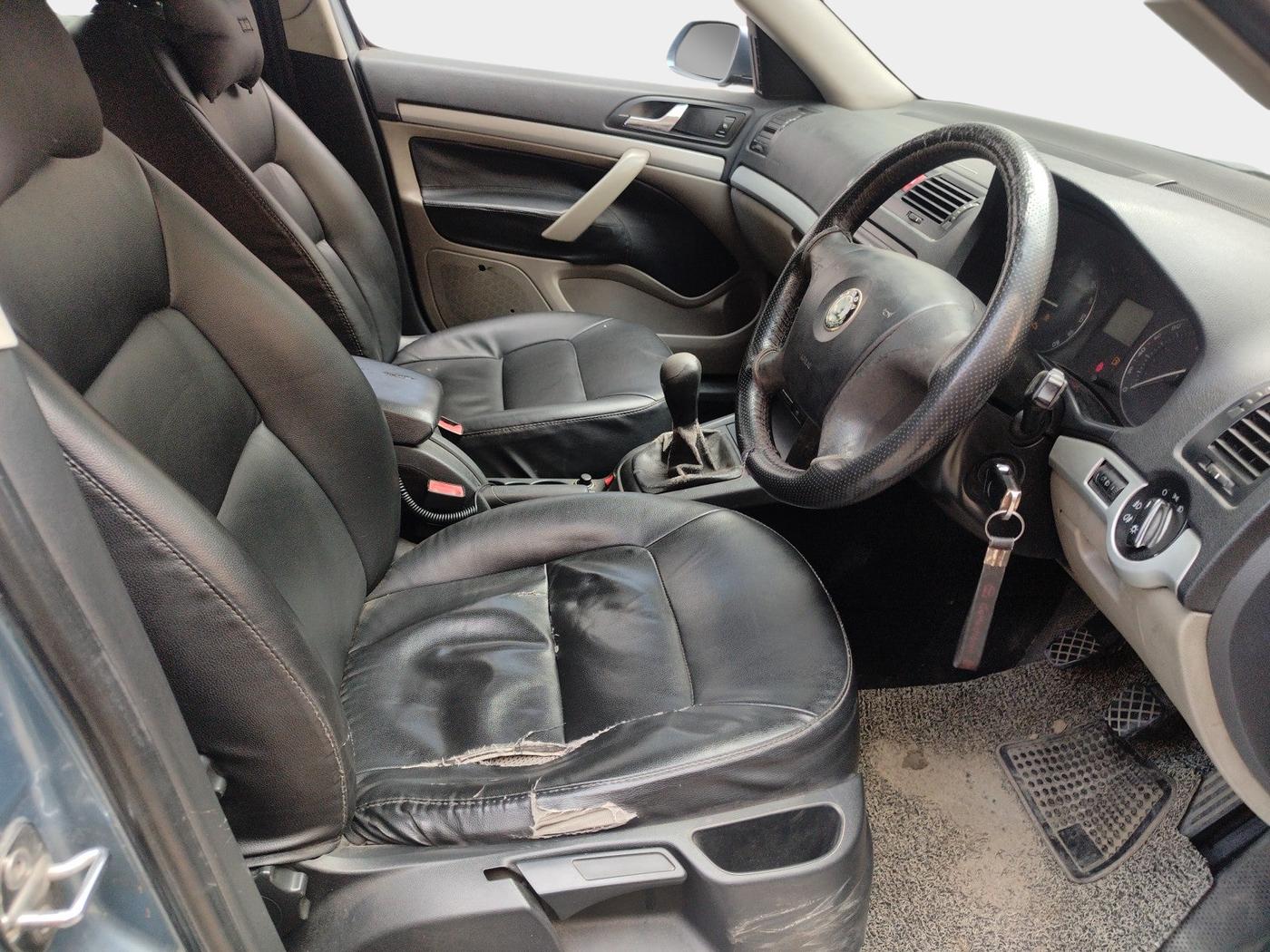 2009 Skoda Laura AMBIENTE 1.9 TDI MT, Diesel, Manual, 1,98,709 km, interior