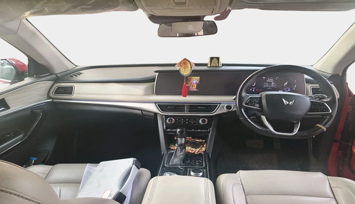 2021 Mahindra XUV700 AX 7 LUXURY P AT 7 STR, Petrol, Automatic, 35,569 km, interior