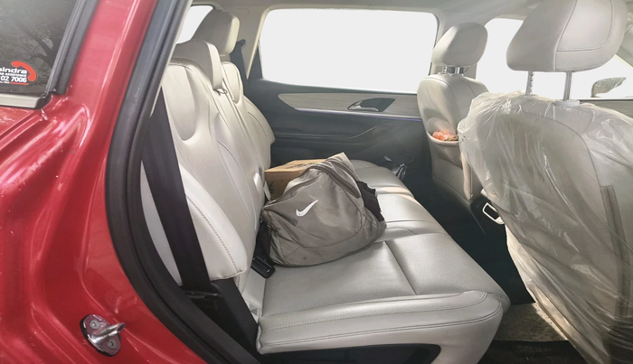 2021 Mahindra XUV700 AX 7 LUXURY P AT 7 STR, Petrol, Automatic, 35,569 km, interior