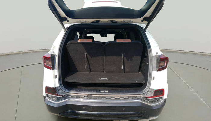 2019 Mahindra ALTURAS G4 4WD AT, Diesel, Automatic, 1,17,406 km, exterior