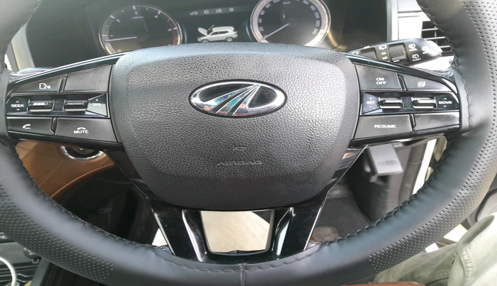 2019 Mahindra ALTURAS G4 4WD AT, Diesel, Automatic, 1,17,406 km, interior