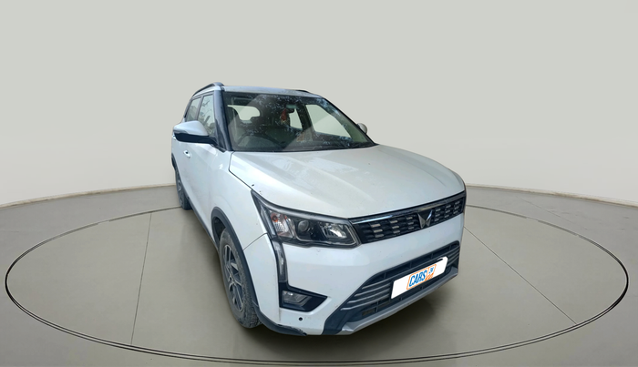 2023 Mahindra XUV300 W8 (O) 1.2 PETROL, Petrol, Manual, 26,311 km, exterior