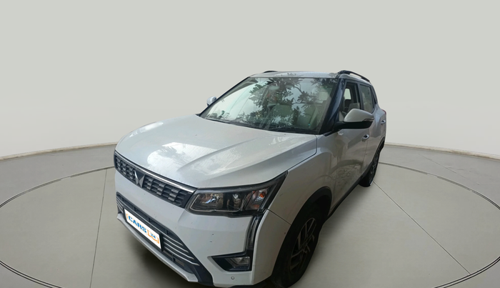 2023 Mahindra XUV300 W8 (O) 1.2 PETROL, Petrol, Manual, 26,311 km, exterior