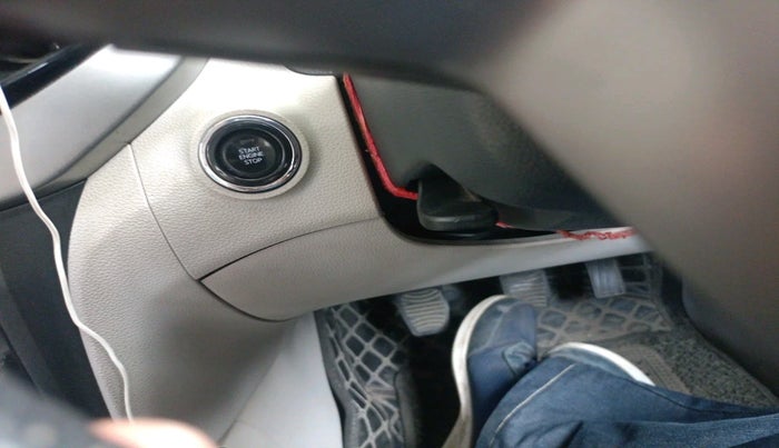 2023 Mahindra XUV300 W8 (O) 1.2 PETROL, Petrol, Manual, 26,311 km, interior