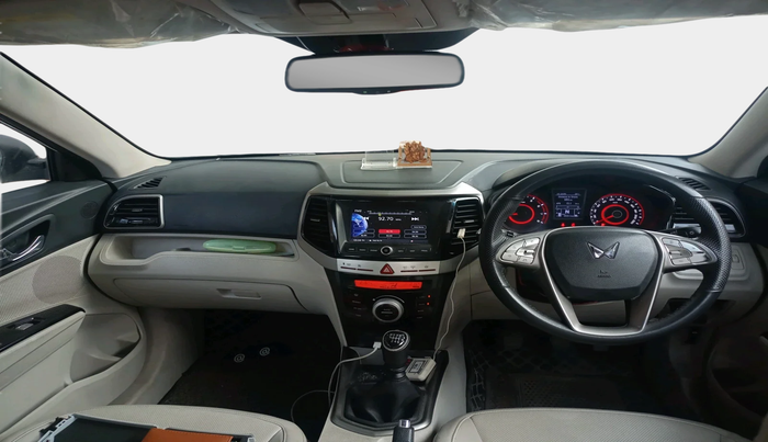 2023 Mahindra XUV300 W8 (O) 1.2 PETROL, Petrol, Manual, 26,311 km, interior