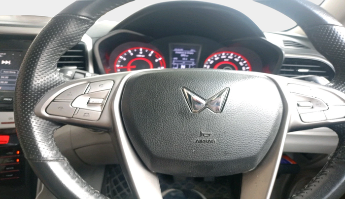 2023 Mahindra XUV300 W8 (O) 1.2 PETROL, Petrol, Manual, 26,311 km, interior