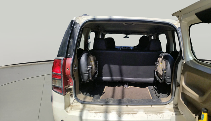 2016 Mahindra TUV300 T8 AMT, Diesel, Automatic, 1,13,801 km, exterior