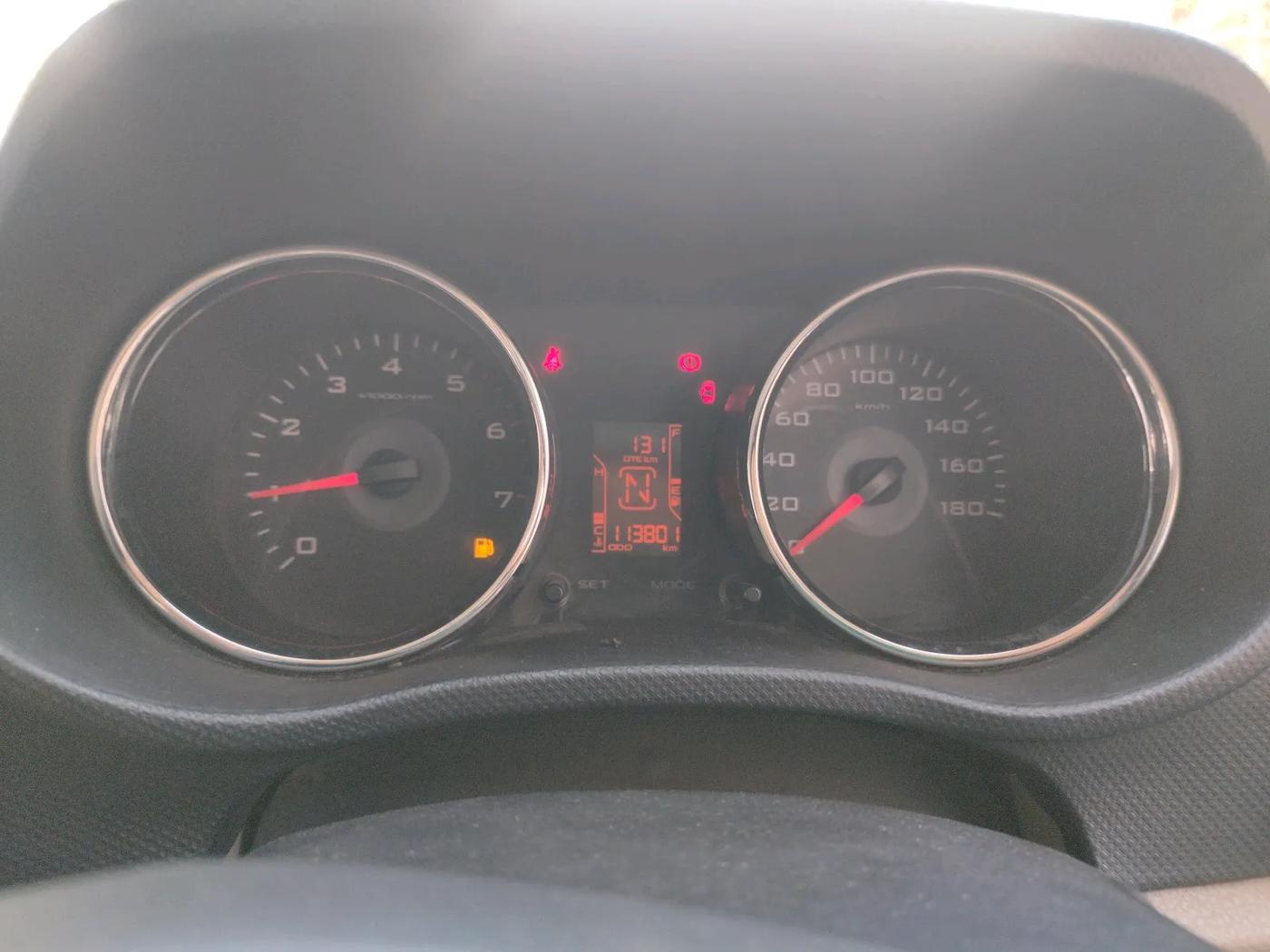 2016 Mahindra TUV300 T8 AMT, Diesel, Automatic, 1,13,801 km, interior