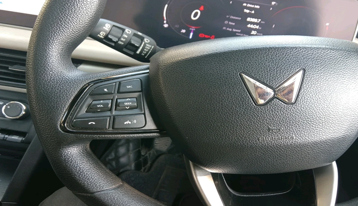 2022 Mahindra XUV700 AX 5 D MT 5 STR, Diesel, Manual, 68,617 km, interior