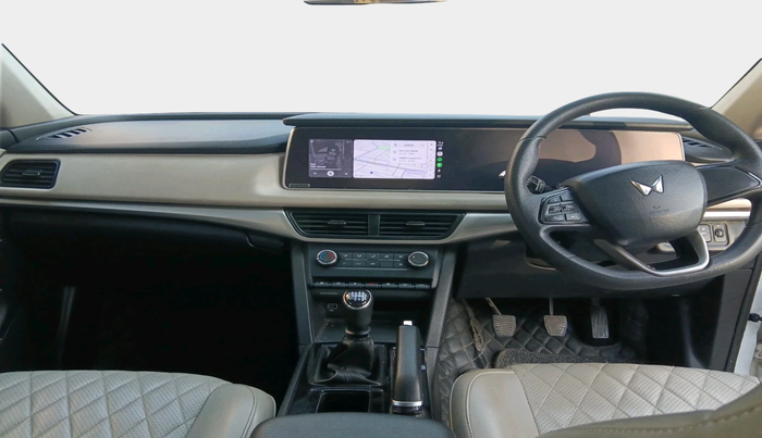 2022 Mahindra XUV700 AX 5 D MT 5 STR, Diesel, Manual, 68,617 km, interior