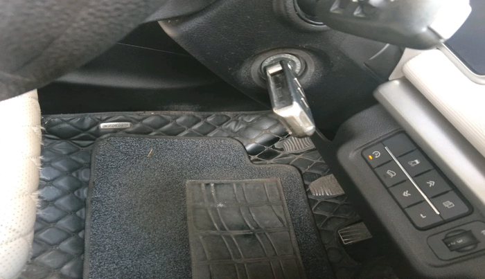 2022 Mahindra XUV700 AX 5 D MT 5 STR, Diesel, Manual, 68,617 km, interior