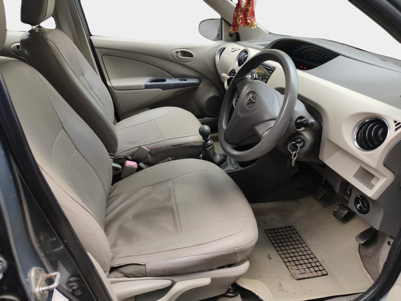 2014 Toyota Etios Liva GD, Diesel, Manual, 1,72,011 km, interior