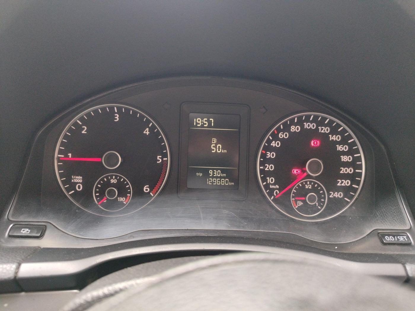 2010 Volkswagen Jetta TRENDLINE 2.0L TDI, Diesel, Manual, 1,29,680 km, interior