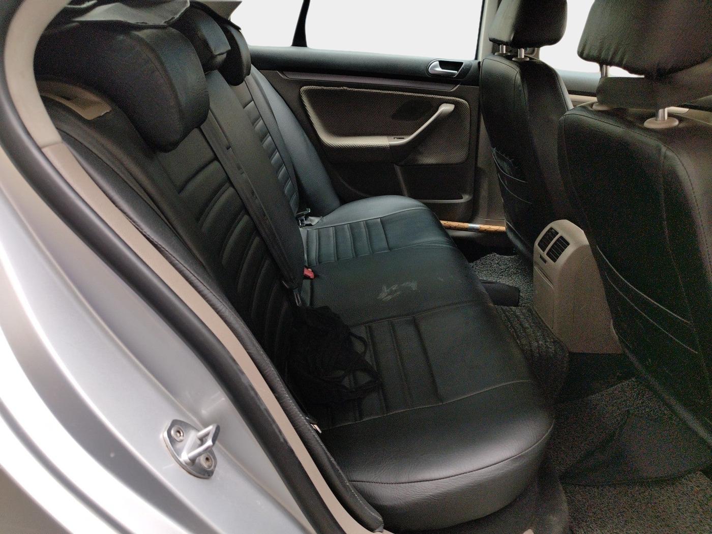 2010 Volkswagen Jetta TRENDLINE 2.0L TDI, Diesel, Manual, 1,29,680 km, interior
