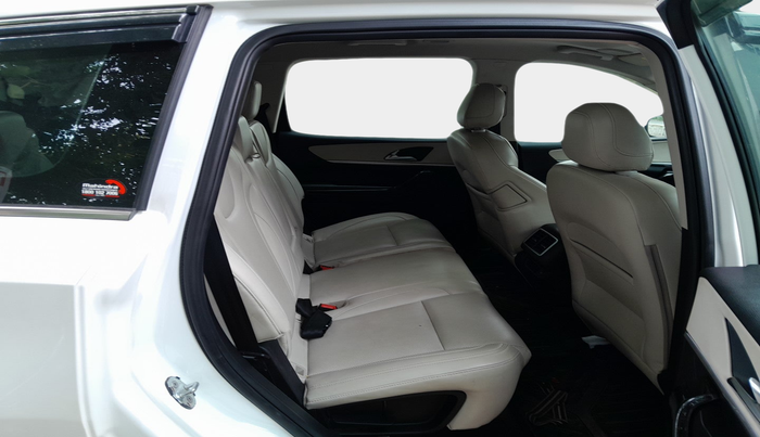 2023 Mahindra XUV700 AX 7 LUXURY D AWD AT 7 STR, Diesel, Automatic, 45,737 km, interior