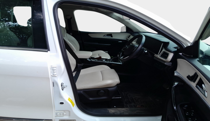 2023 Mahindra XUV700 AX 7 LUXURY D AWD AT 7 STR, Diesel, Automatic, 45,737 km, interior