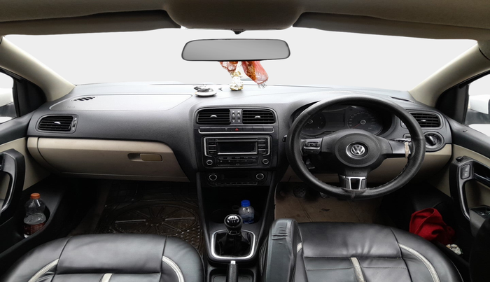 2013 Volkswagen Polo HIGHLINE1.2L, Petrol, Manual, 1,16,711 km, interior