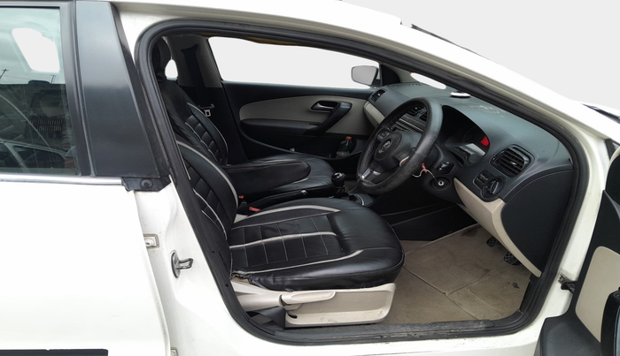 2013 Volkswagen Polo HIGHLINE1.2L, Petrol, Manual, 1,16,711 km, interior