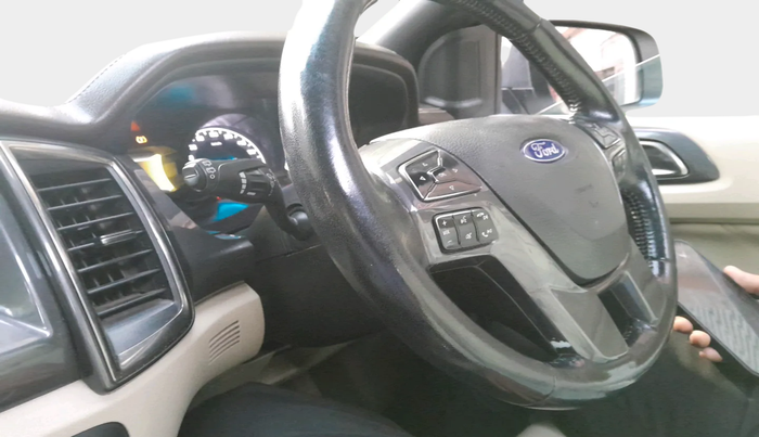 2017 Ford Endeavour TITANIUM 3.2 4X4 AT, Diesel, Automatic, 1,20,899 km, interior