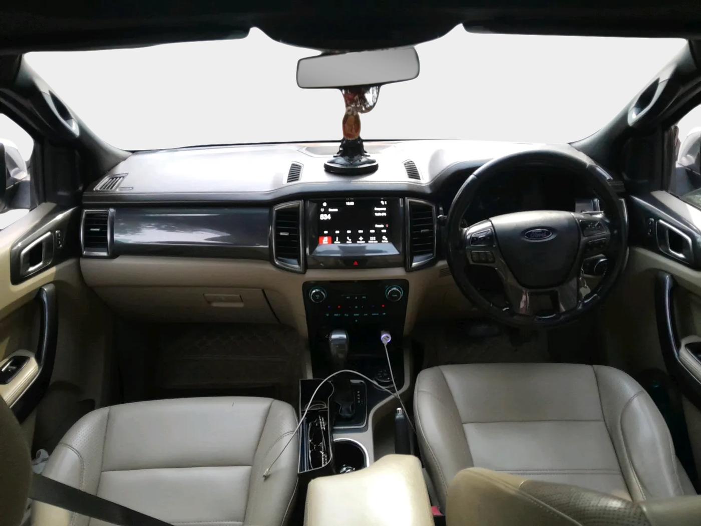 2017 Ford Endeavour TITANIUM 3.2 4X4 AT, Diesel, Automatic, 1,21,000 km, interior