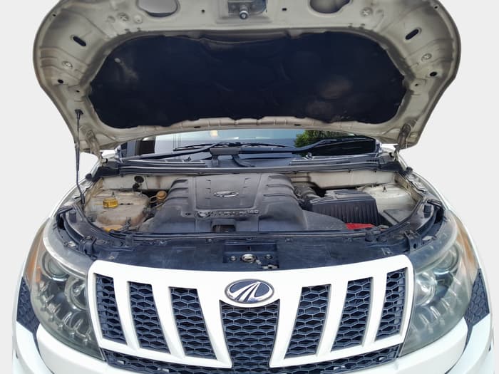 2015 Mahindra XUV500 W8, Diesel, Manual, 1,35,313 km, exterior